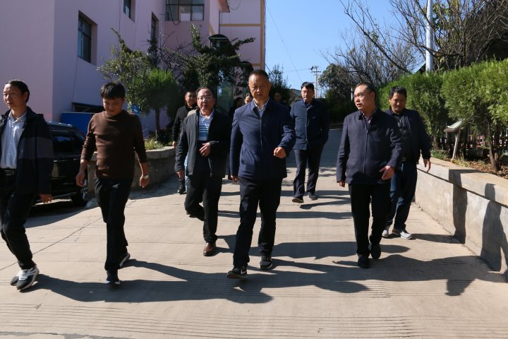 宣威市委副书记、市长许韶发到羊场煤矿公司进行安全生产工作调研